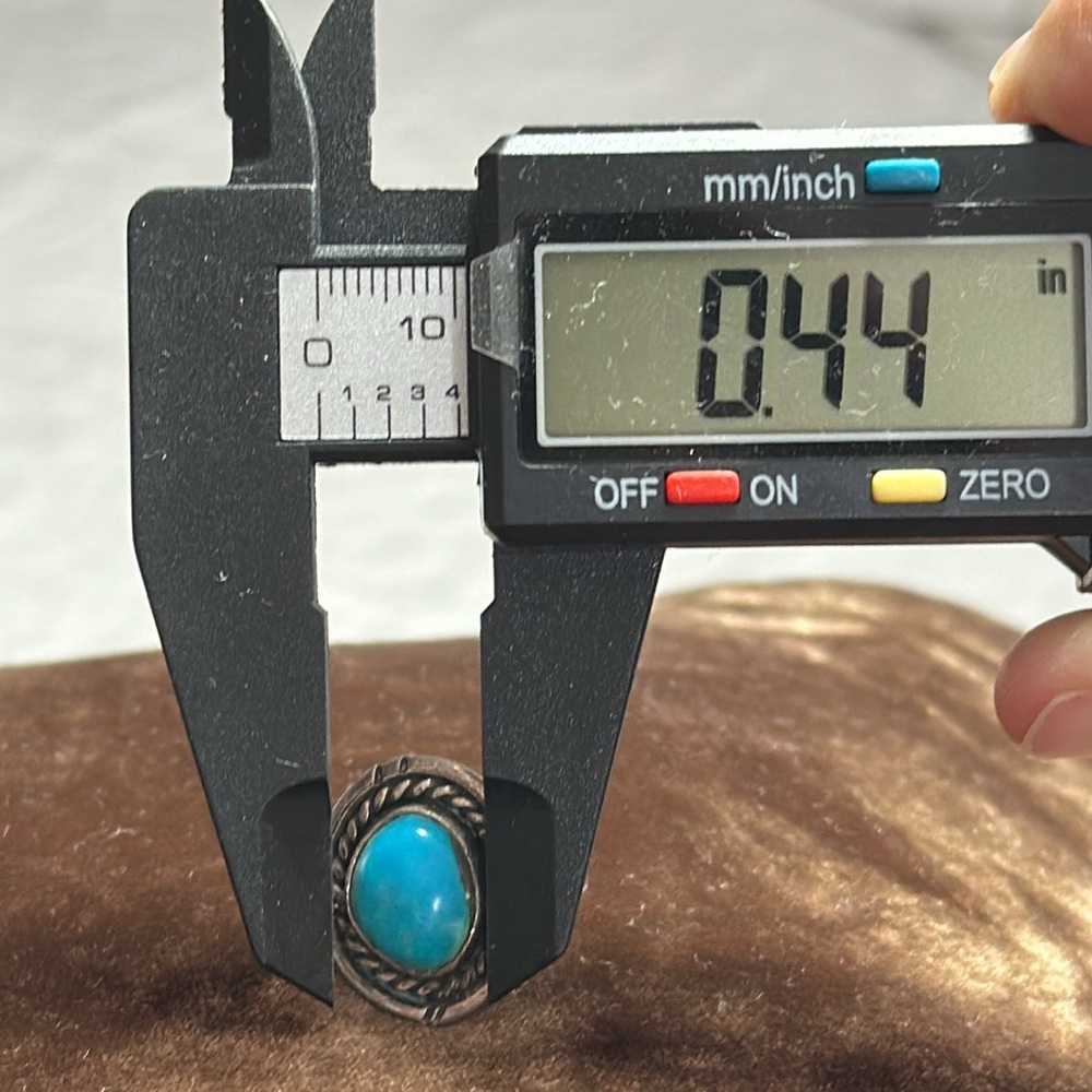Vintage Navajo Sterling Turquoise Ring. Stunning Blue Color size 6 Broken side - Picture 7 of 10